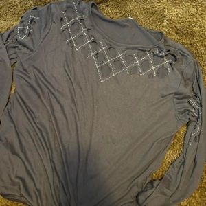 gray top with design